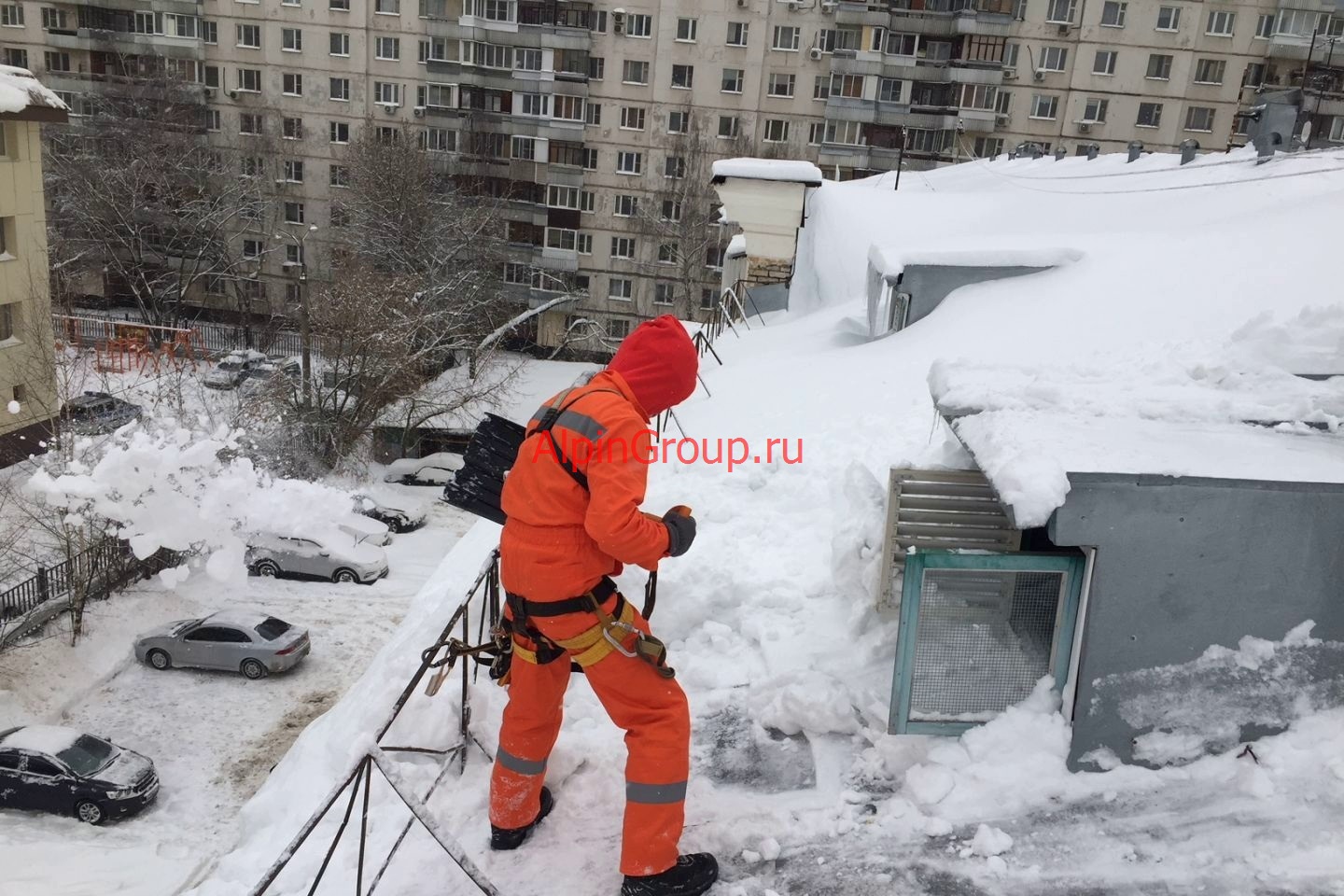 Уборка снега с крыш в Узловой. Цены за метр.